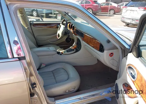 2003 Jaguar Xj Xj8 z USA, uszkodzony, nr VIN SAJDA14C63LF58922